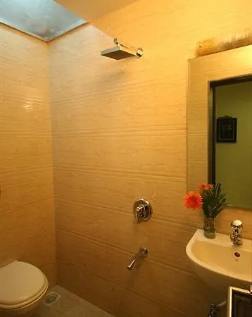 Victoria Hotel 2*