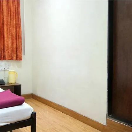 Hotel Kumkum 2*