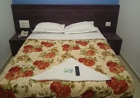 Hotel Oyo 3630 Hotel Ajwa 3*