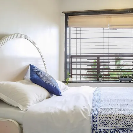 Guest house Connekthomes - Sea Views In Bandra Mumbai