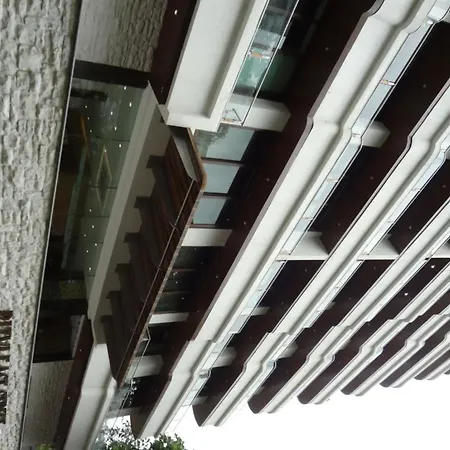 Laurent & Benon - Santacruz East 5*