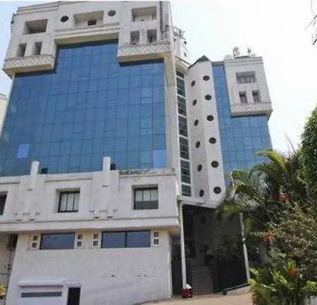 Fabhotel Savoy Airport Hotel