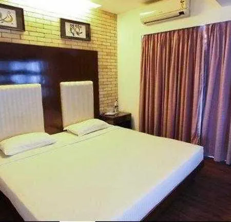 Fabhotel Savoy Airport 3*