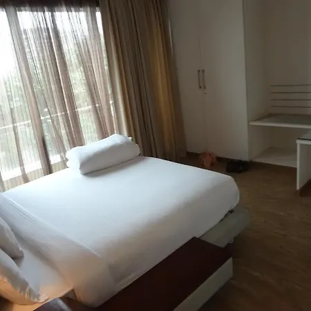 Laurent & Benon - Santacruz East Aparthotel 5*