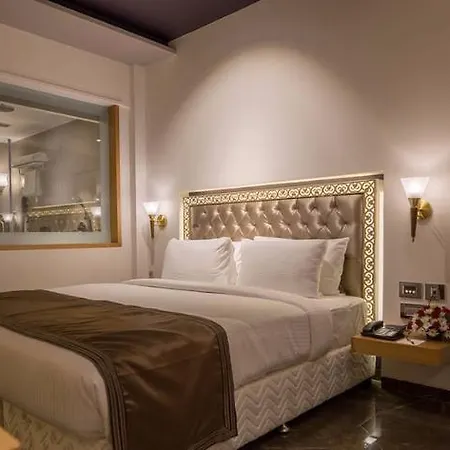 Peninsula Redpine Mumbai