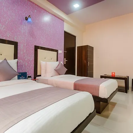 Oyo 9326 Om Sai Residency 3*