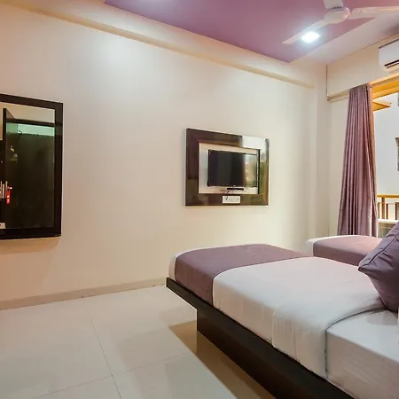 Oyo 9326 Om Sai Residency 3*