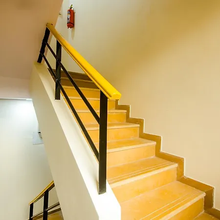 Oyo 9326 Om Sai Residency 3*