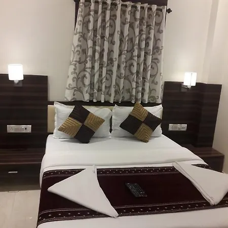 Golden Hotel *