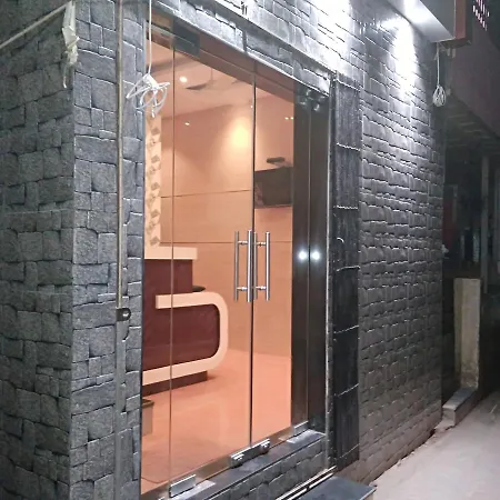 Hotel Avenue Residency 2*