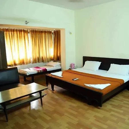 Hotel Hotel Kishish Kunj 3*