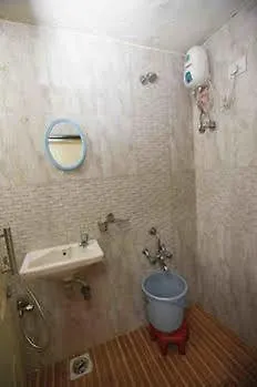 Hotel New India 2*