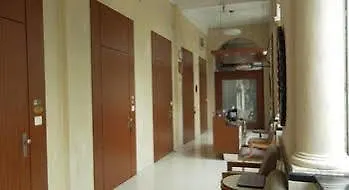 Elphinstone 3*