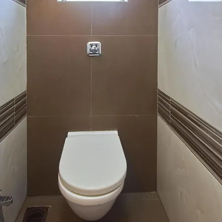 Oyo 28893 Gulf Hotel Mumbai