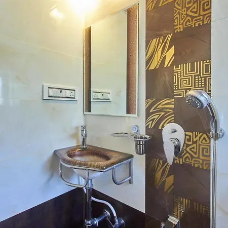 Hotel Oyo 28893 Gulf Mumbai