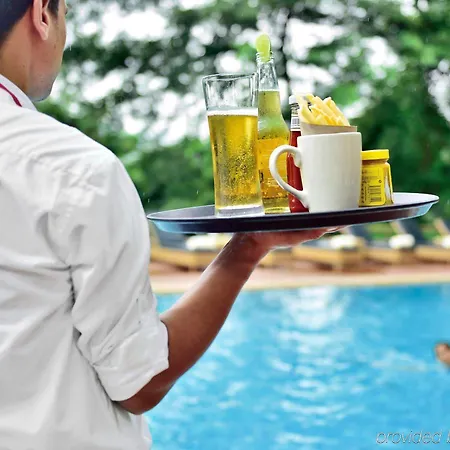 Marriott Executive - Lakeside Chalet, Hotel