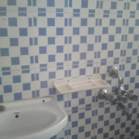 Hotel O Rana Residency Near Western Express Highway Metro Station