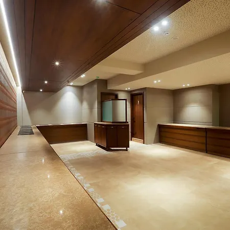 The Grandeur Boutique