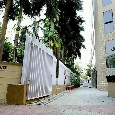 House Andheri East, Hotel