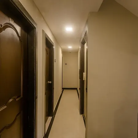 Oyo 9748 Girgaon Palace Hotel Mumbai