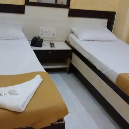 Hotel Maangta 127 @ Andheri East *
