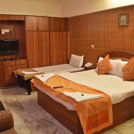Hotel Maangta 111 @ Andheri East