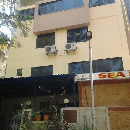 Sea Sands Hotel 2*