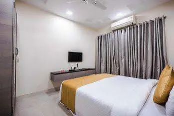 Bloom Residency Hotel 3*