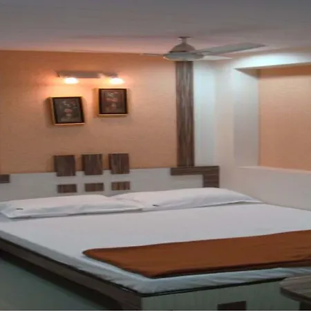 Maangta 219 @ Goregaon Hotel 2*