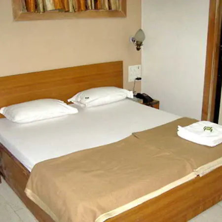 Hotel Fabexpress Highway Residency