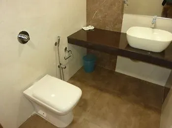Point Dadar Hotel 2*