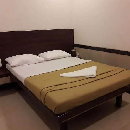 Shree Shlok Residency Hotel *