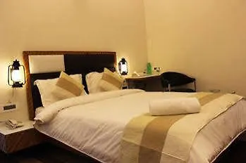 Fabhotel Midaas Comforts Hotel 3*