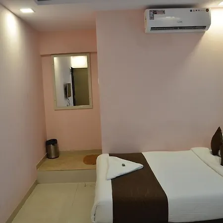 Sai Leela Grand 3*