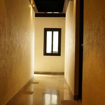 Hotel Kumkum 2*
