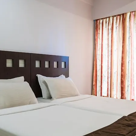 Hotel Fabhotel Savoy Airport 3*