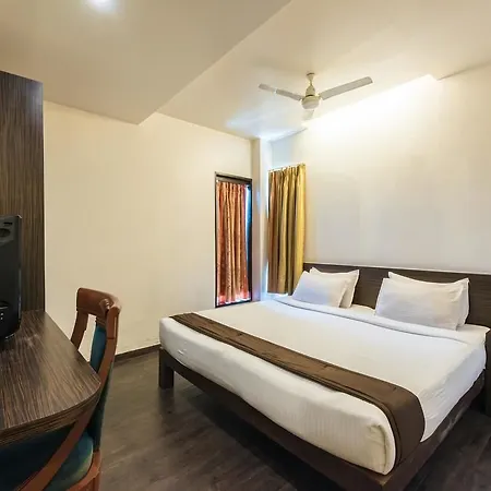 Hotel Fabhotel Savoy Airport 3*