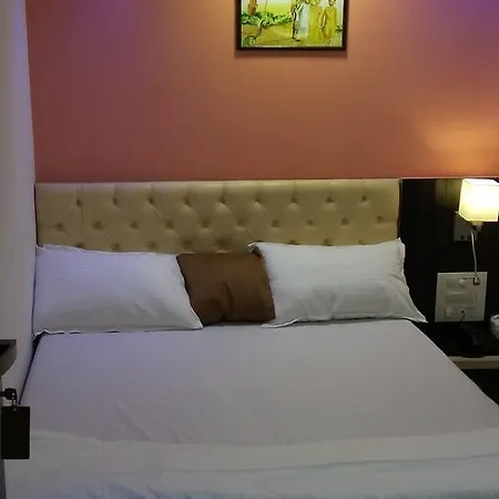 Hotel Airways Residency 3*