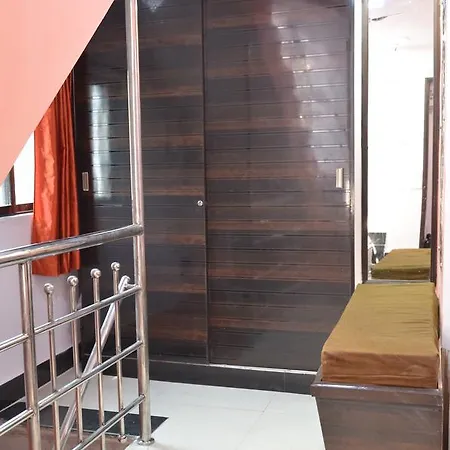 Hotel Airways Residency 3*