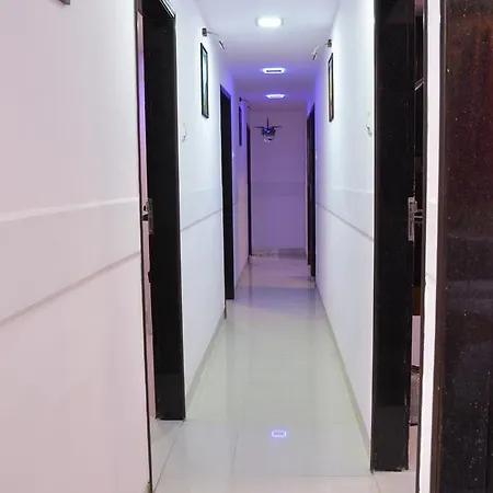 Hotel Airways Residency 3*
