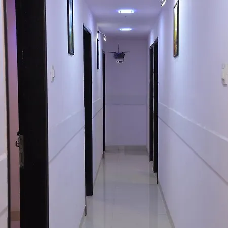 Hotel Airways Residency 3*