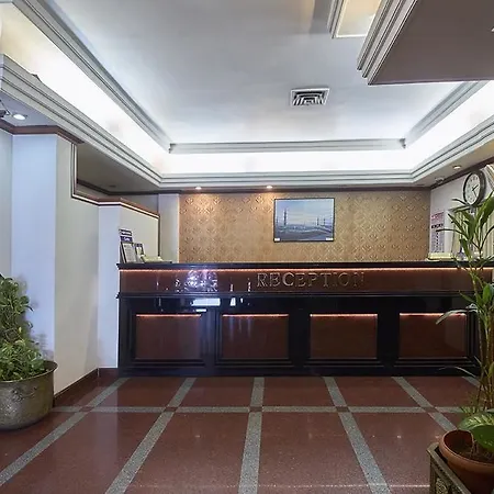 Hotel Mogul Palace - Near Masjid Bunder 3*