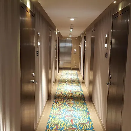 Peninsula Redpine Hotel 3*