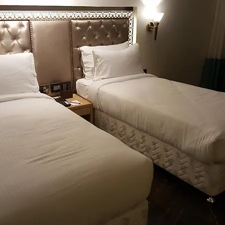 Peninsula Redpine 3* Mumbai