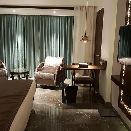 Peninsula Redpine Hotel 3*