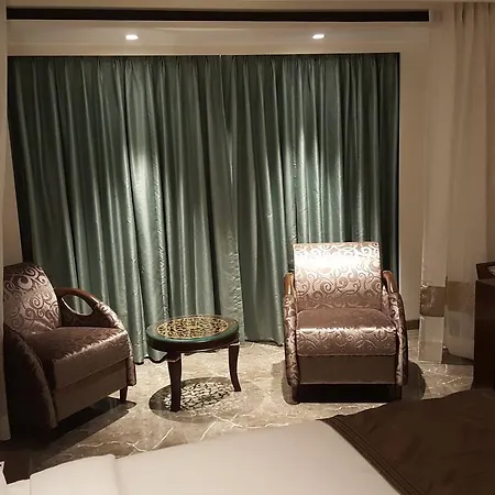 Peninsula Redpine Hotel 3*
