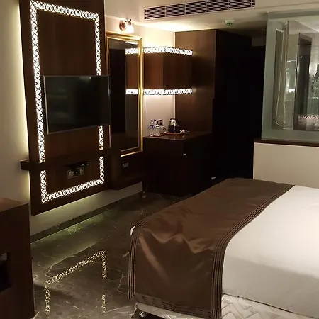 Peninsula Redpine Mumbai