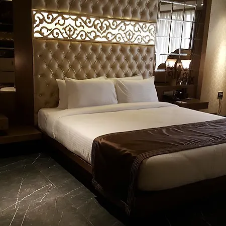 Peninsula Redpine Hotel