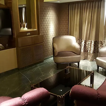 Peninsula Redpine Hotel 3*