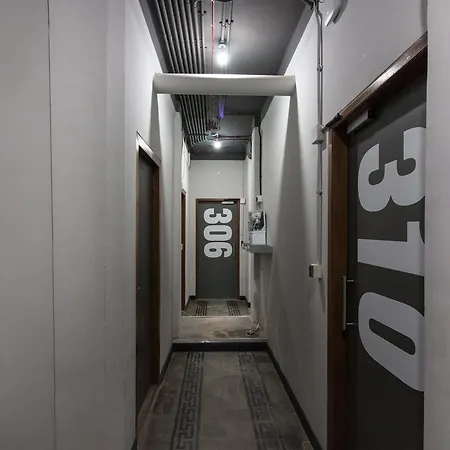 Backpacker Cowies Hostel Mumbai